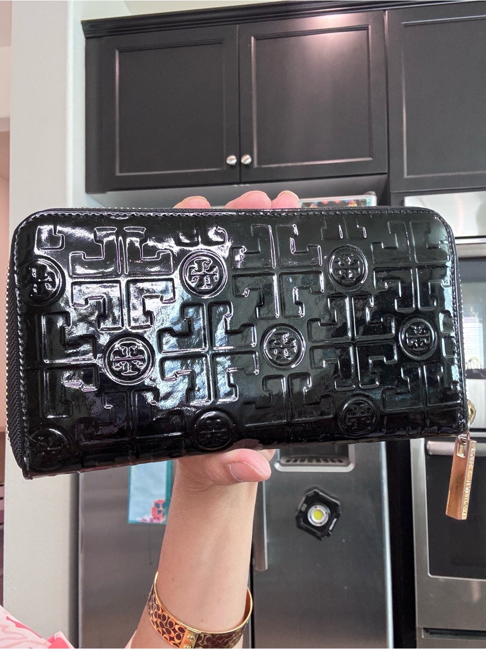 Tory Burch Patent leather zip wallet Emerson embossed T-logo pattern EUC
